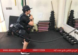 انجام اسکوات با لباس ایکس بادی