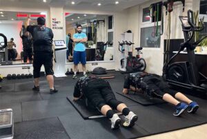 آقایان در حال ورزش با ایکسبادی