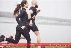 خانم و اقا در حال دویدن برای تناسب اندام