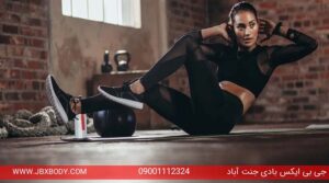 خانم در حال انجام پیلاتس