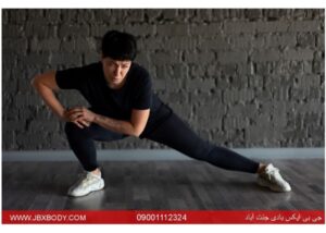 خانمی در حال انجام حرکت لانگز جانبی