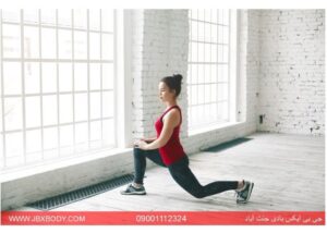 خانمی در حال انجام حرکت لانگز معکوس