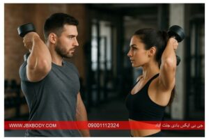 زن و مردی در حال انجام حرکت پشت بازو با دمبل