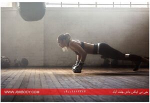 خانمی در حال انجام تمرینات اینتروال