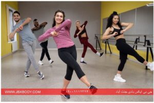 گروهی در حال انجام زومبا